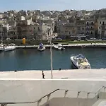 Jessica Flat Malta Royal Pensión 4*
